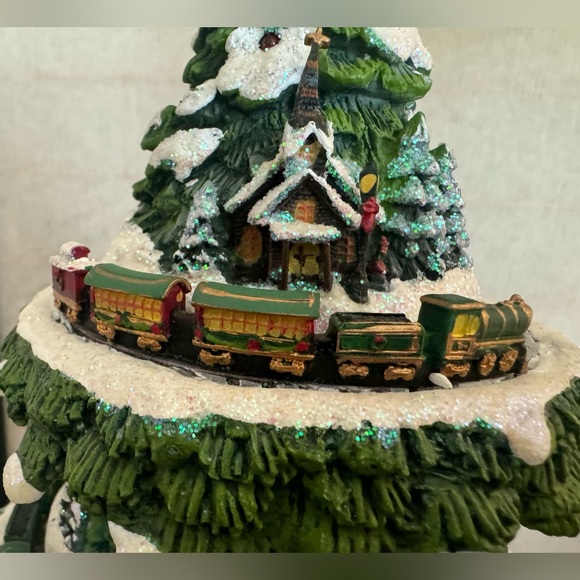 Thomas Kinkade Wonderland Express Christmas Tabletop Tree and Moving Trains - Picture 6 of 17